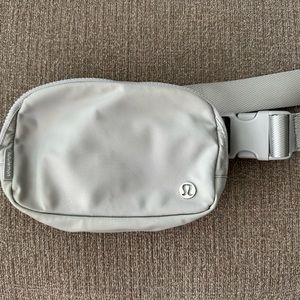 Lululemon everywhere belt bag